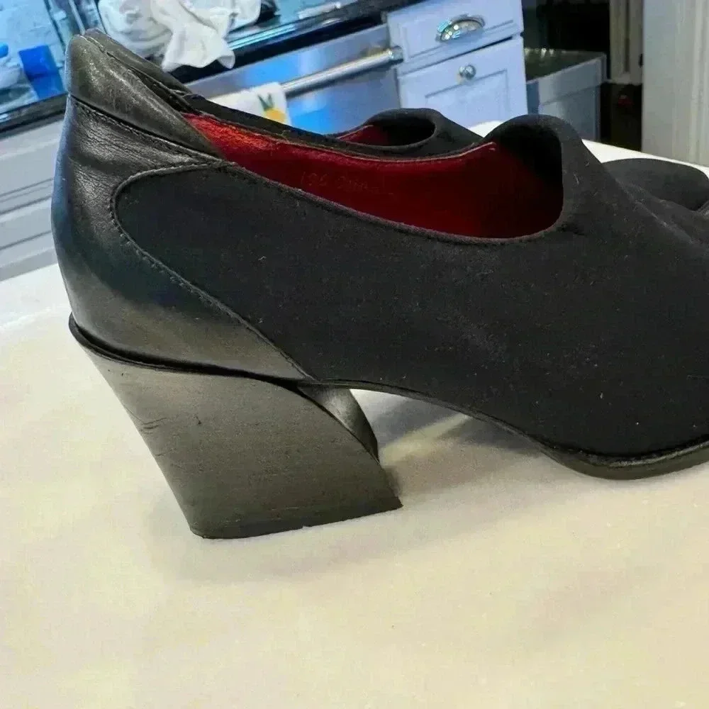 Donald J Pliner Charil women’s black nylon and leather shoes angled heel sz 6.5